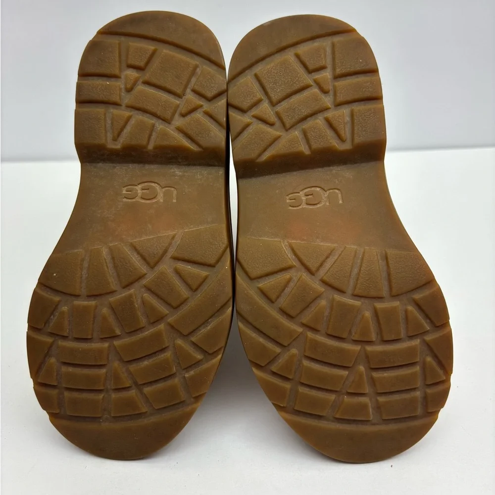 Ugg Tan Suede Ankle Boots, SZ 10 toddler girl, box 35